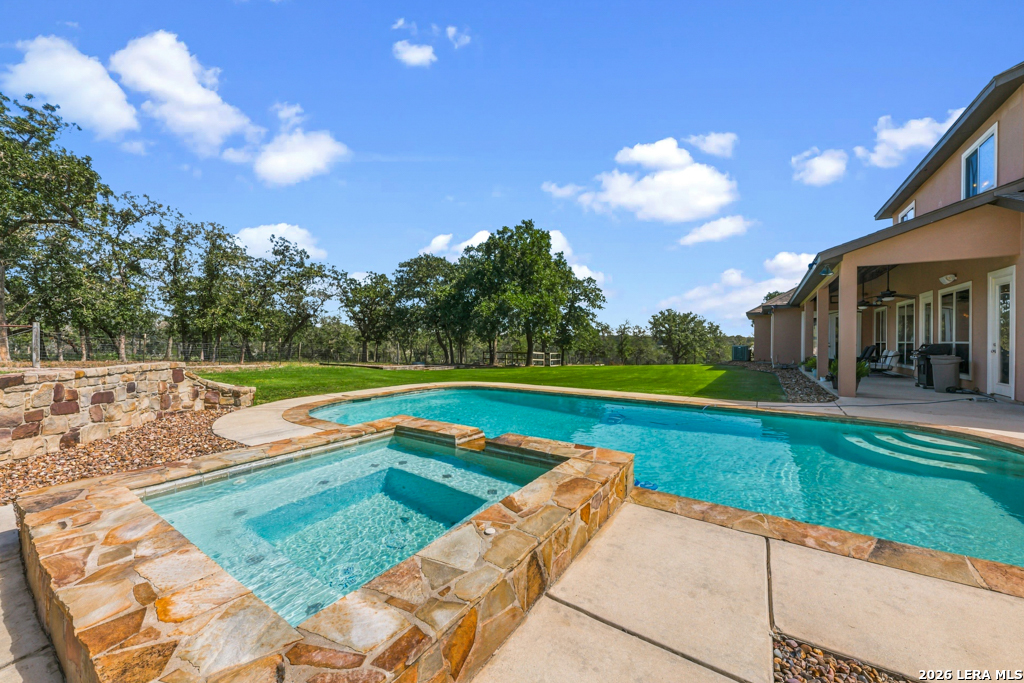 507 ENCHANTED OAK DR, La Vernia, TX 78121