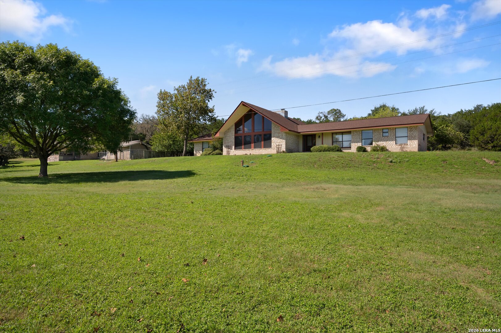 2044 MEDINA HWY, Kerrville, TX 78028
