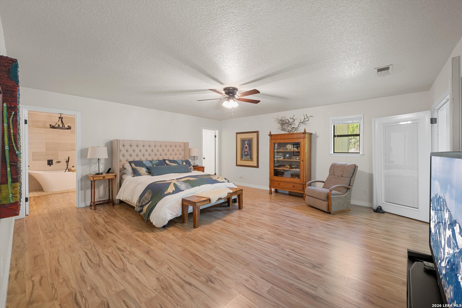2044 MEDINA HWY, Kerrville, TX 78028
