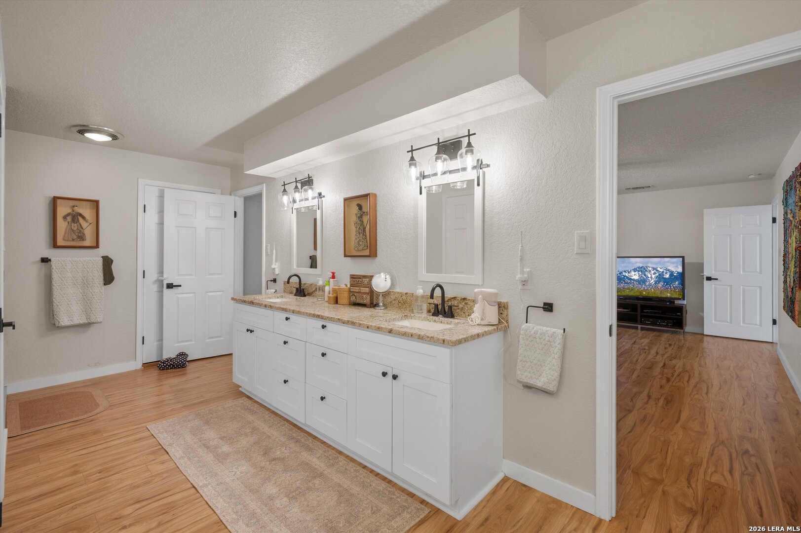 2044 MEDINA HWY, Kerrville, TX 78028