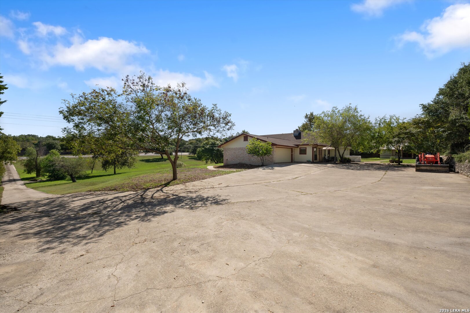 2044 MEDINA HWY, Kerrville, TX 78028
