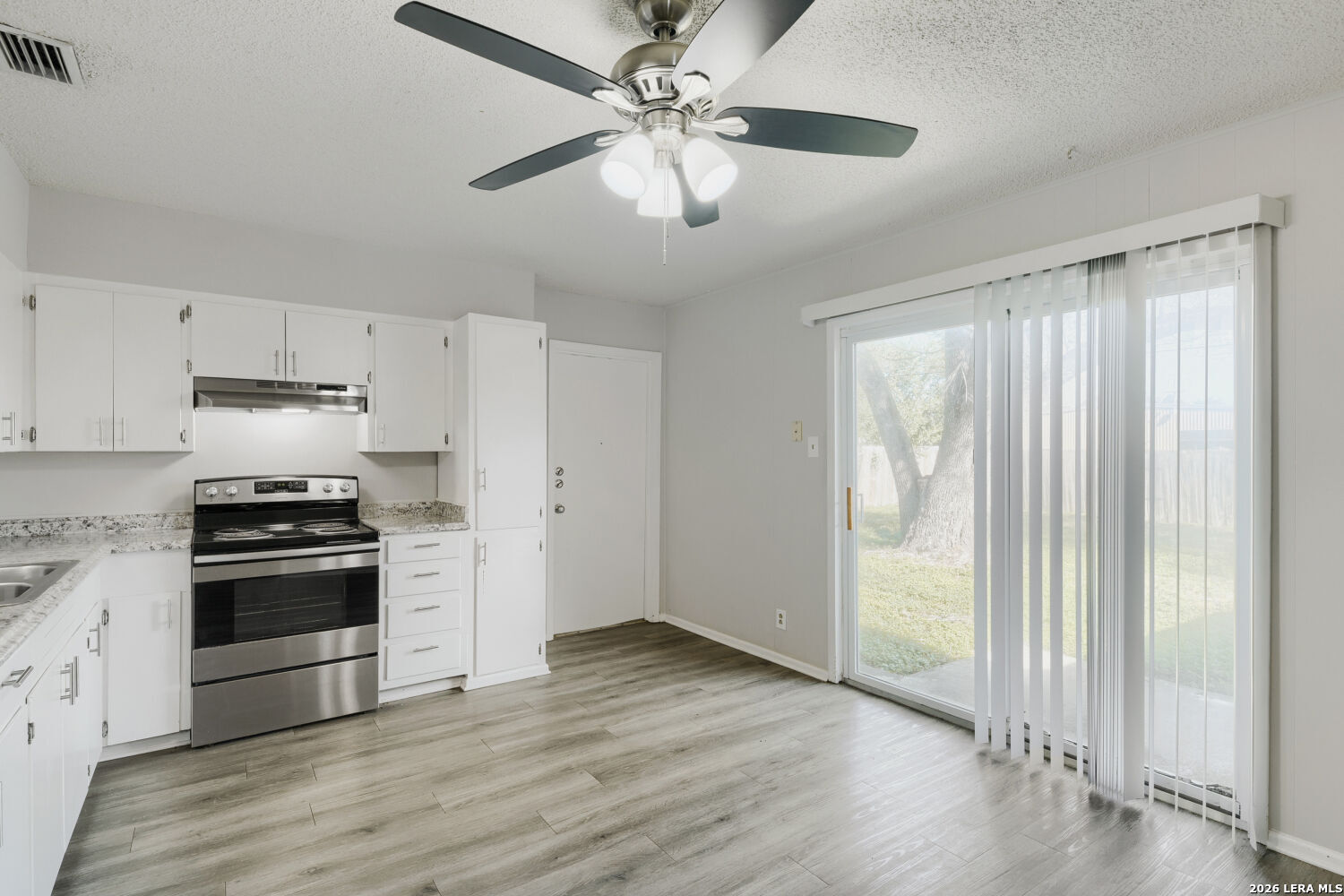 318 BALBOA DR, Universal City, TX 78148