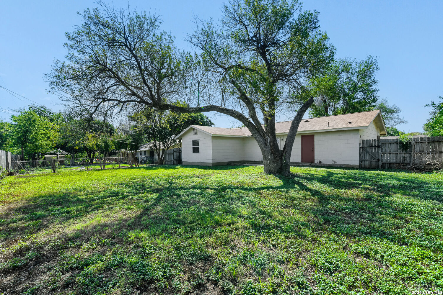 318 BALBOA DR, Universal City, TX 78148