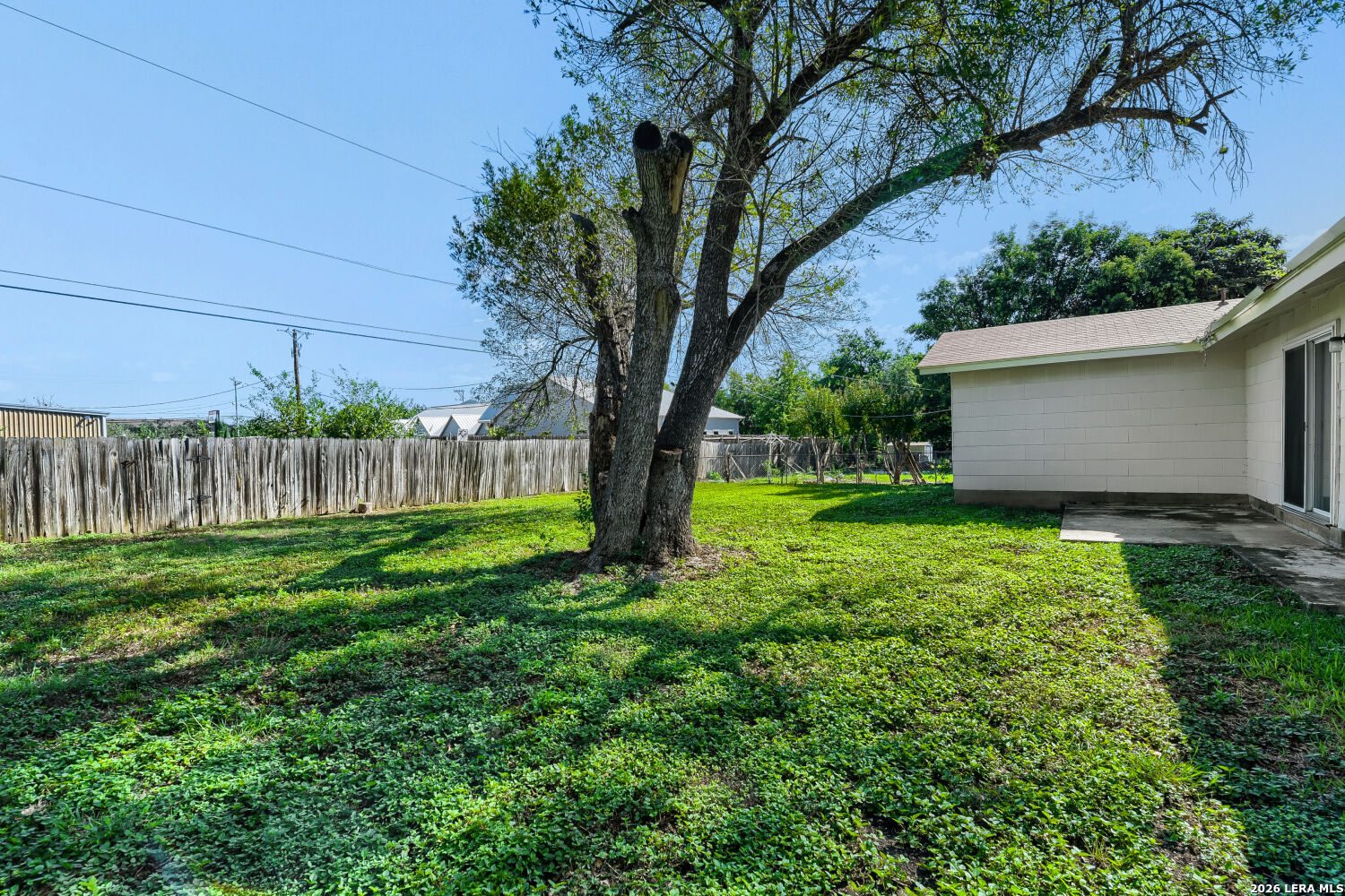 318 BALBOA DR, Universal City, TX 78148