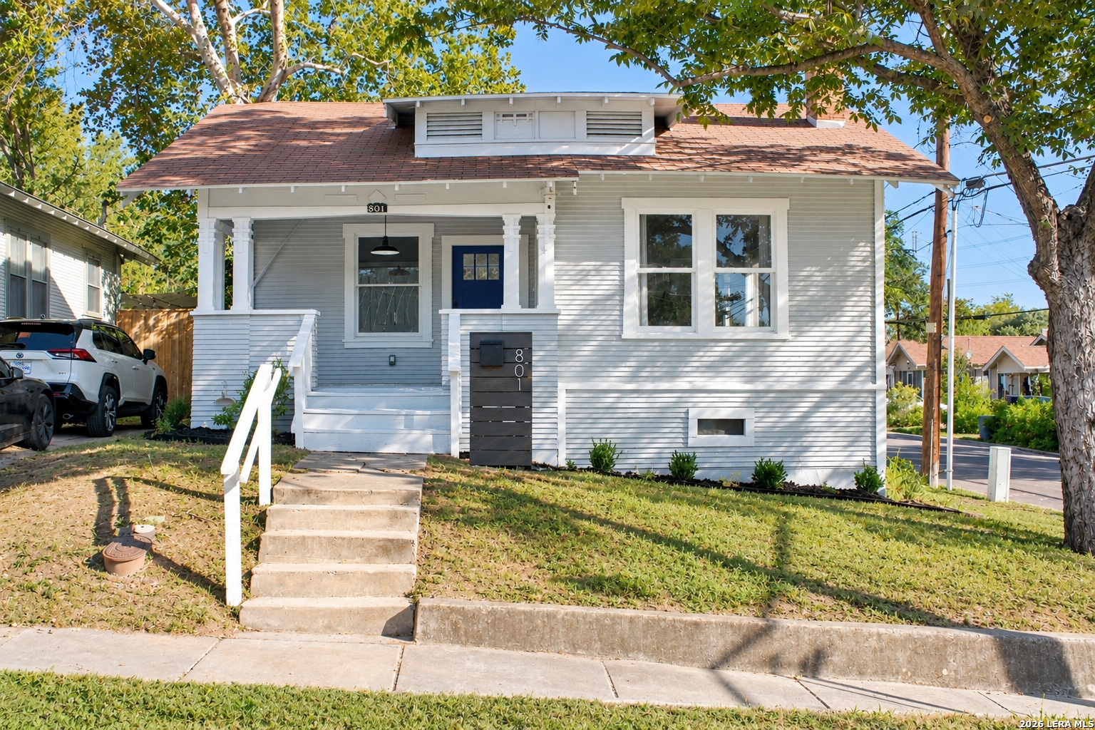 Photo 2 of Single family home for sale at 801 W Mistletoe Ave, San Antonio, TX 78212 | MLS# 2022892 | Listing updated on 2026-10-11