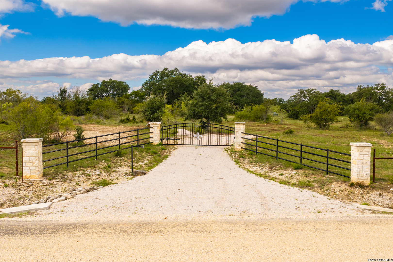 3145 N Grape Creek Rd, Fredericksburg, TX 78624