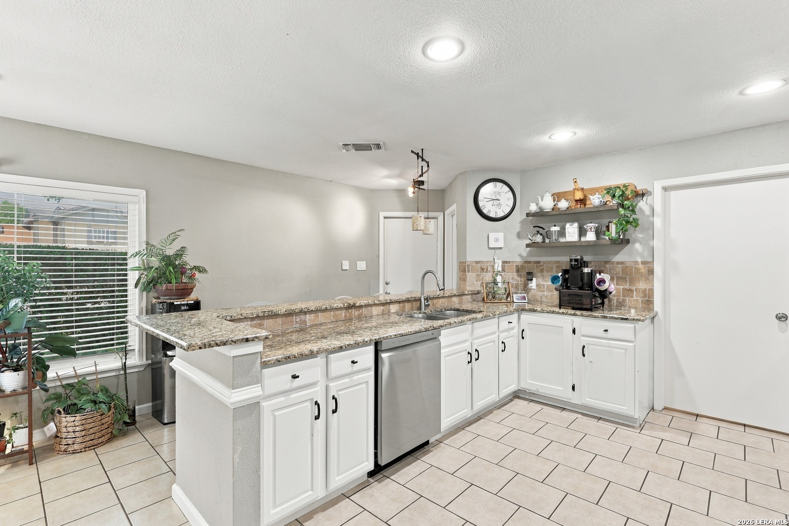 Eat-In Kitchen