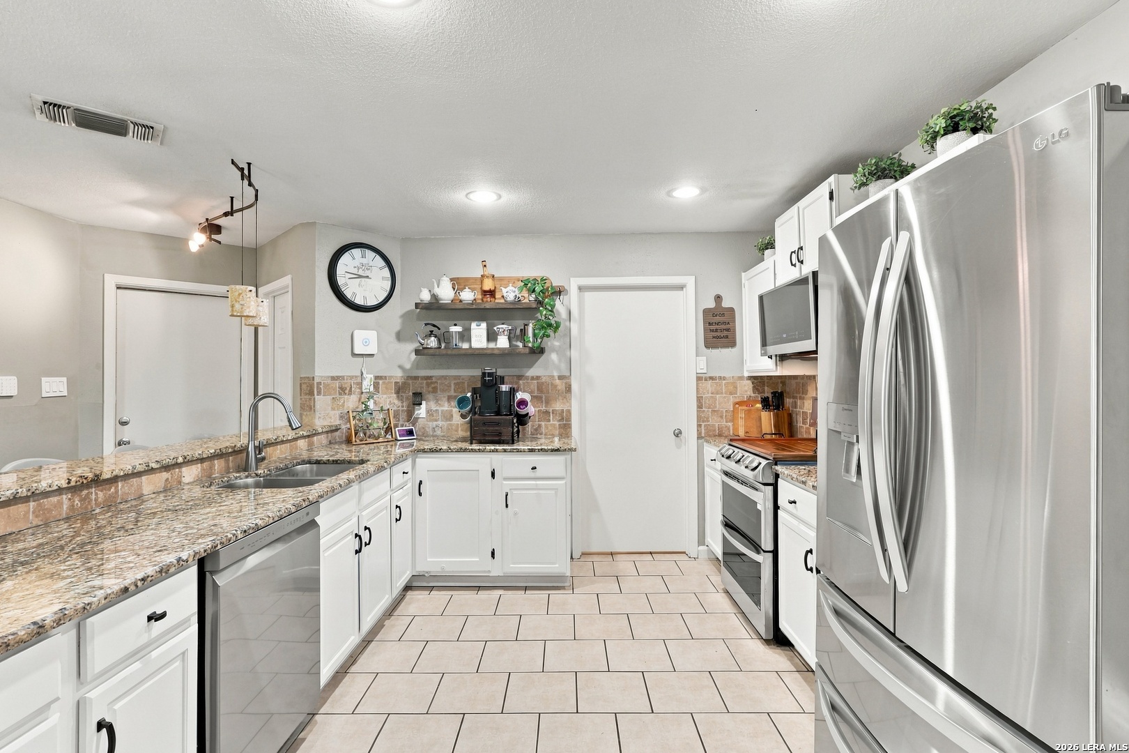 Eat-In Kitchen