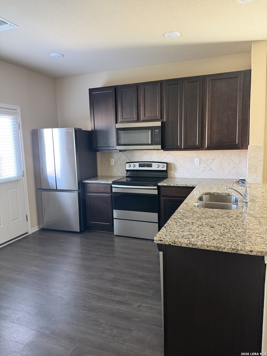 Eat-In Kitchen
