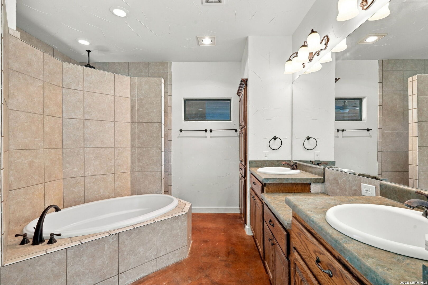988 COYOTE RIDGE, Spring Branch, TX 78070