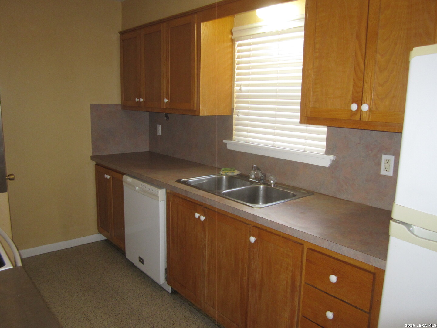 203 Houston St, Bandera, TX 78003