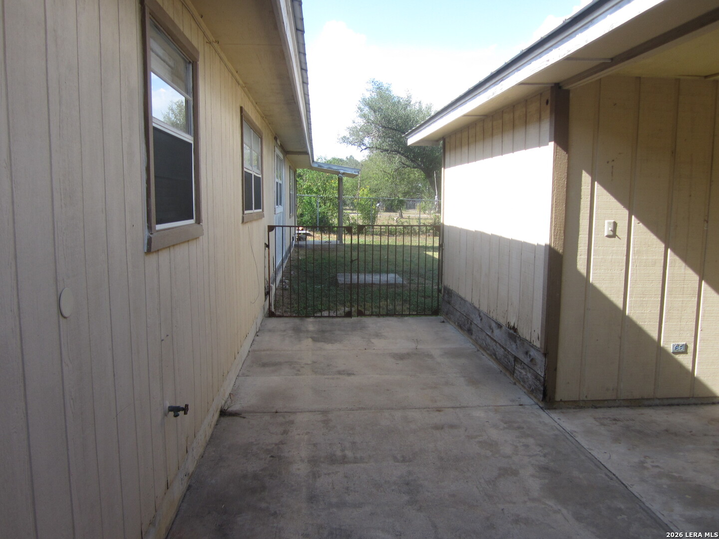 203 Houston St, Bandera, TX 78003
