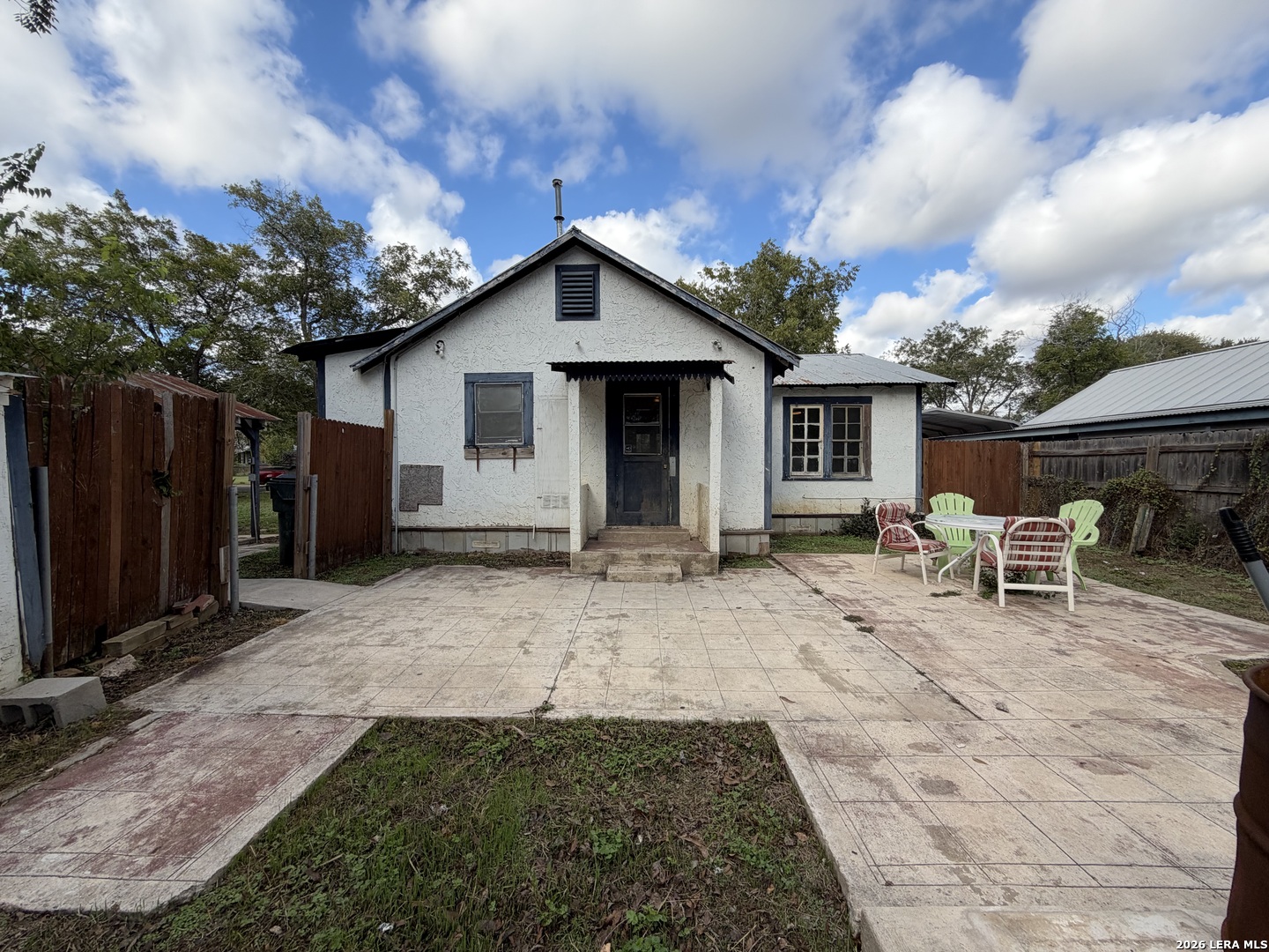 619 S ERKEL AVE, Seguin, TX 78155