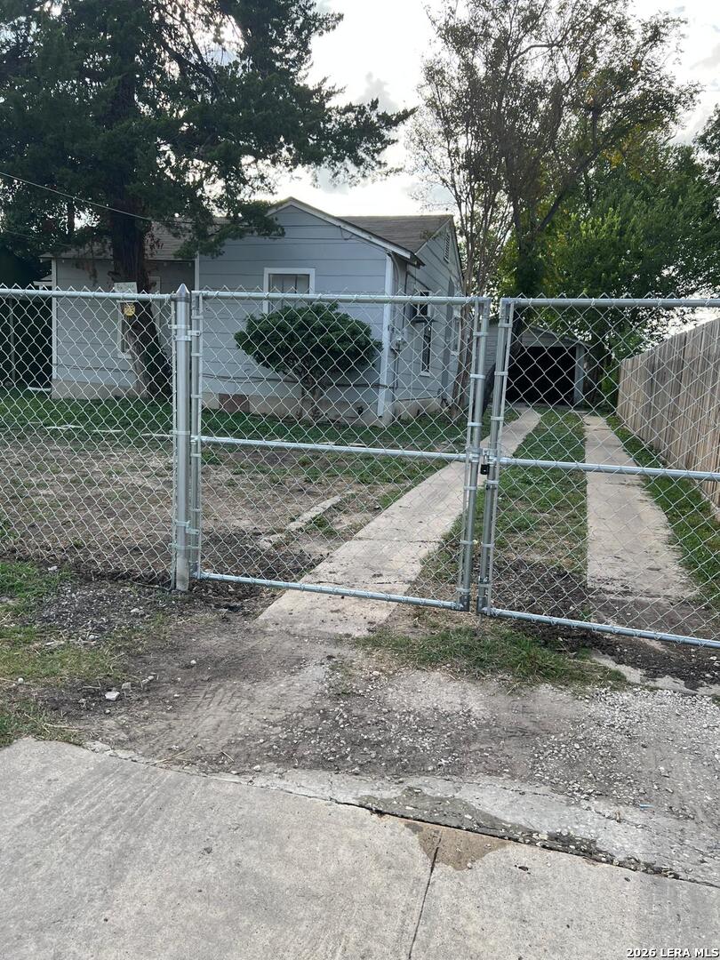Photo 3 of Single family home for sale at 1011 Jennings Ave, San Antonio, TX 78225 | MLS# 2023207 | Listing updated on 2026-10-13