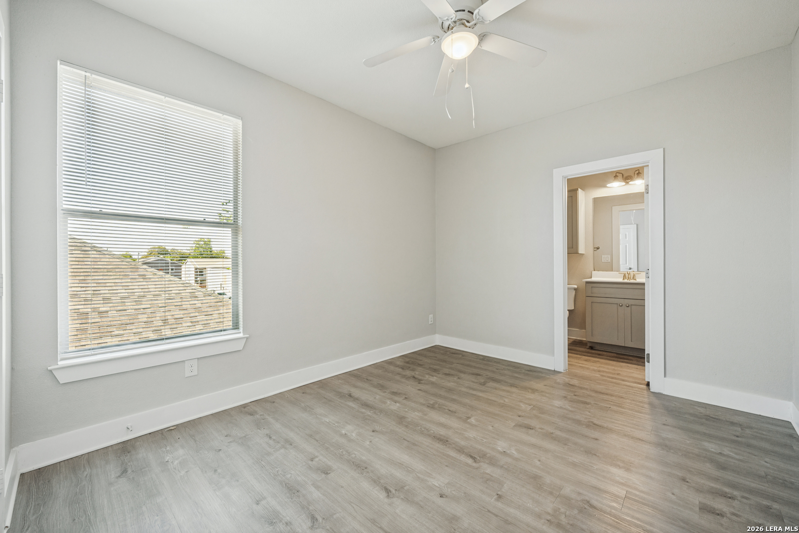 934 COUNTRY CLUB DR, #B, Seguin, TX 78155