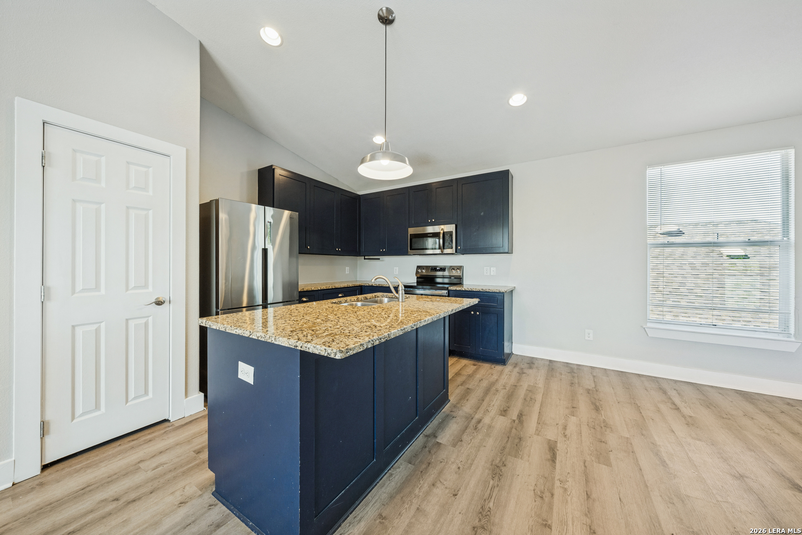 934 COUNTRY CLUB DR, #B, Seguin, TX 78155