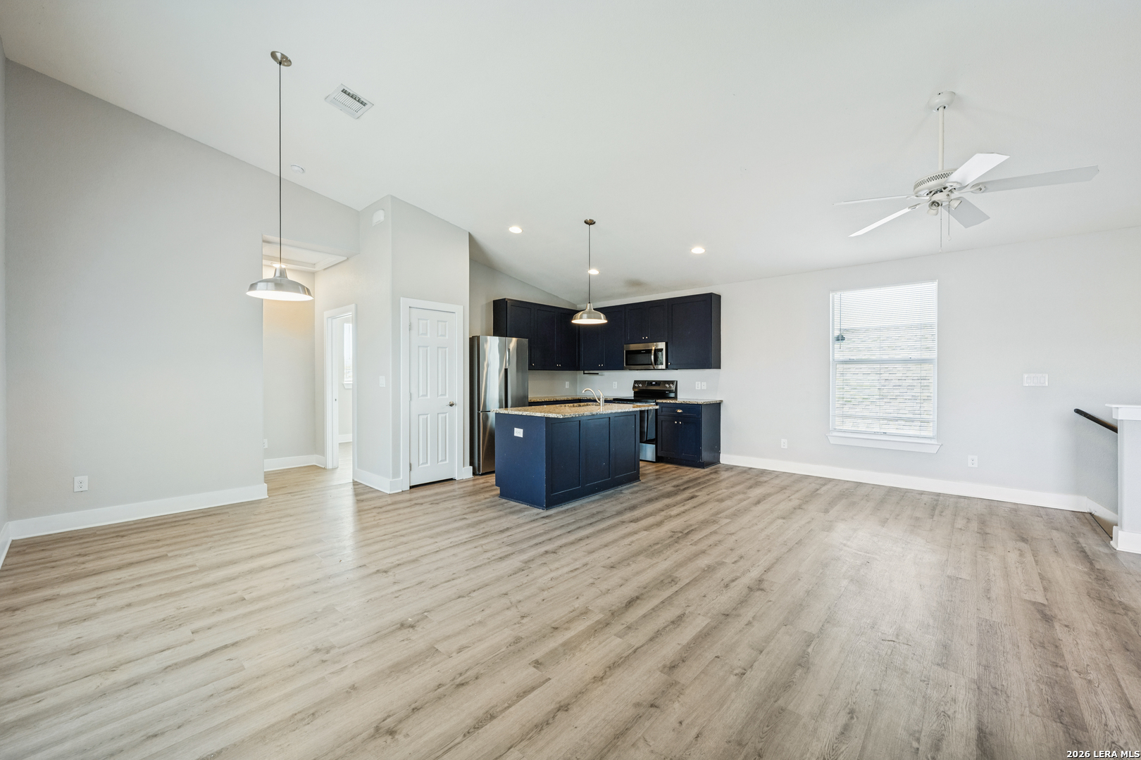934 COUNTRY CLUB DR, #B, Seguin, TX 78155