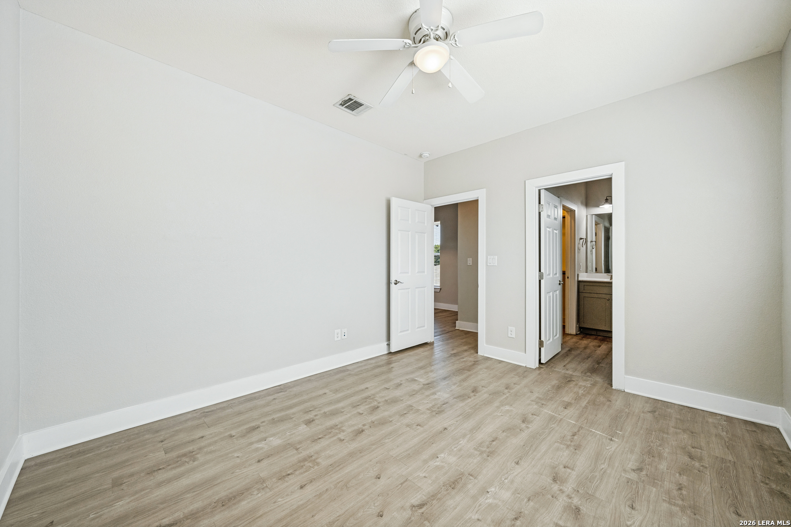 934 COUNTRY CLUB DR, #B, Seguin, TX 78155