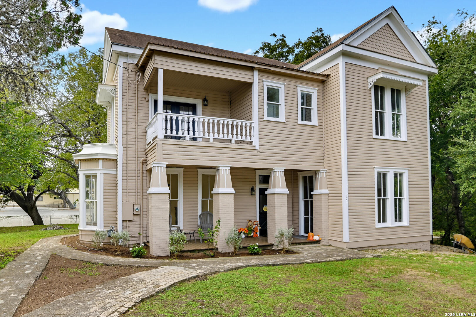 Property photo for 221 W Washington, Seguin, TX