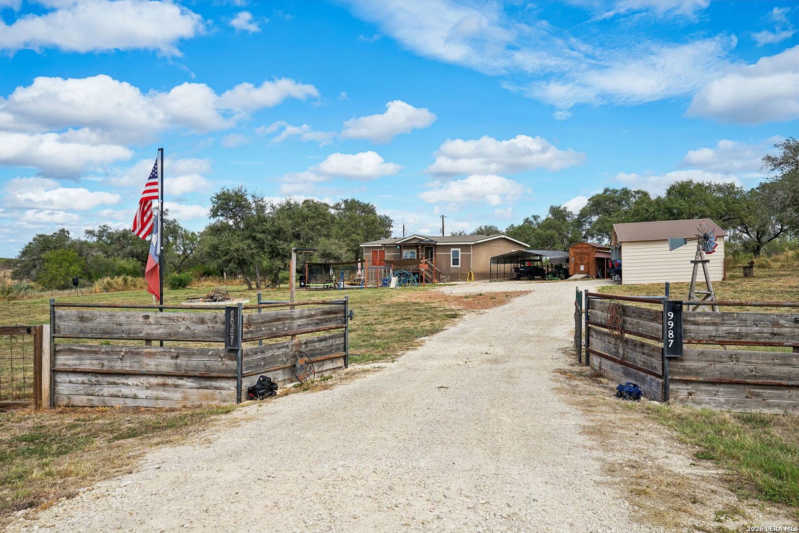10015 FM 2200 S, Yancey, TX 78886