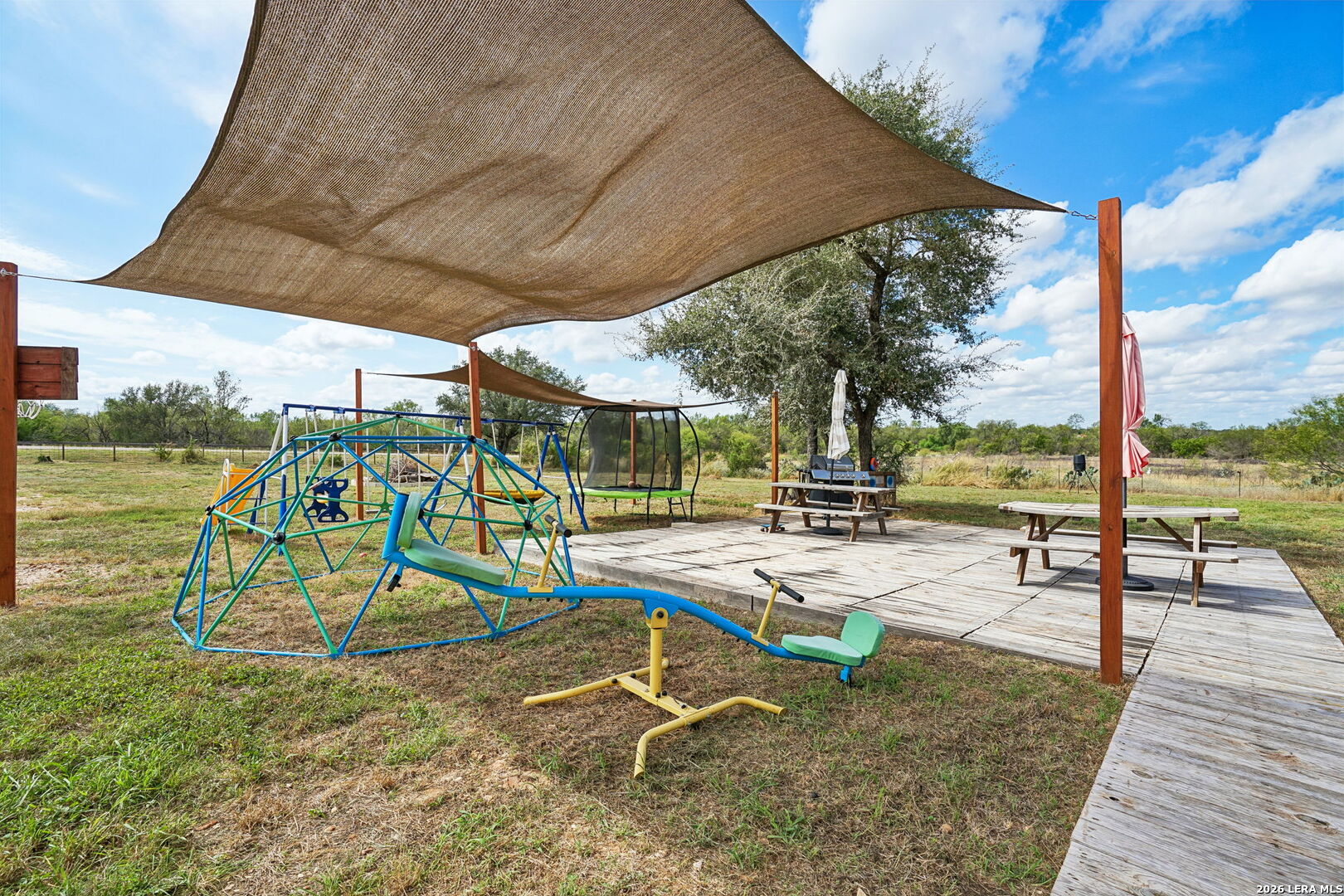 10015 FM 2200 S, Yancey, TX 78886