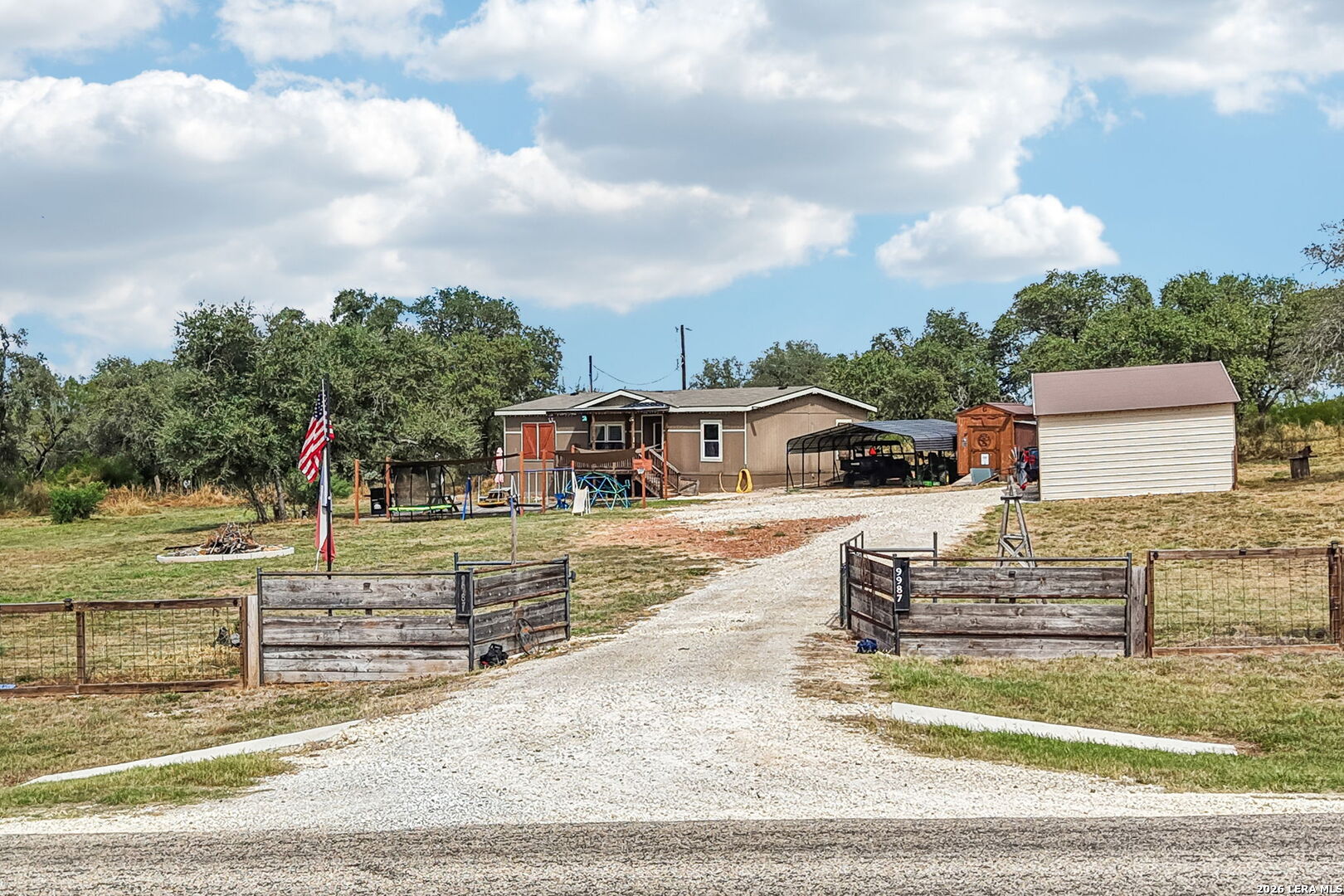 10015 FM 2200 S, Yancey, TX 78886