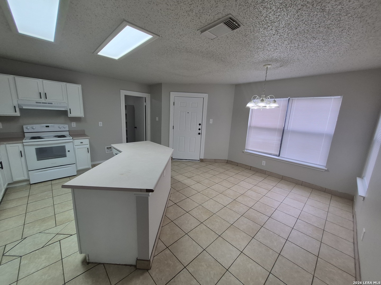 8043 Chestnut Manor Dr., Converse, TX 78109