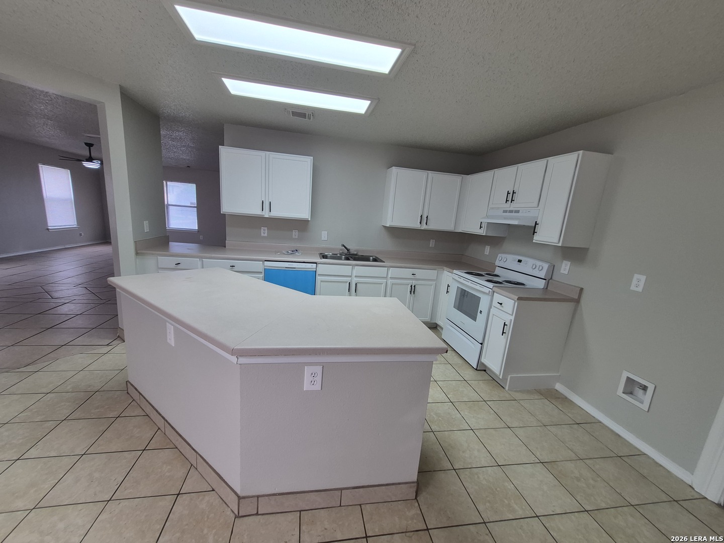 8043 Chestnut Manor Dr., Converse, TX 78109