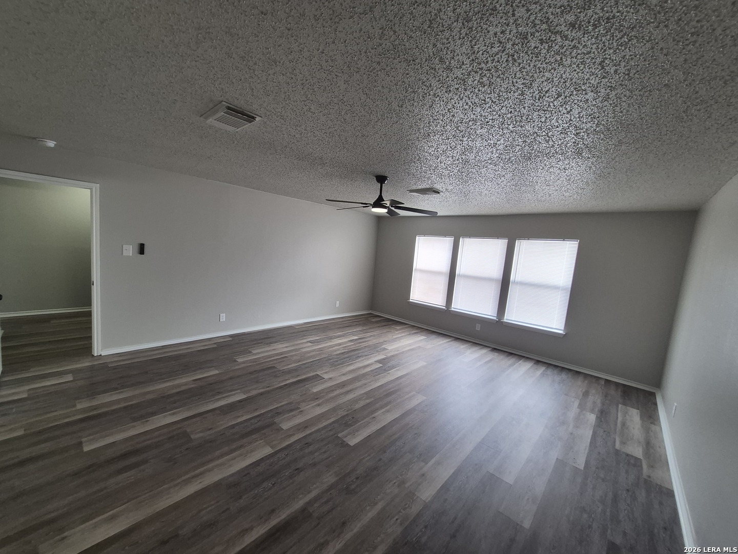 8043 Chestnut Manor Dr., Converse, TX 78109