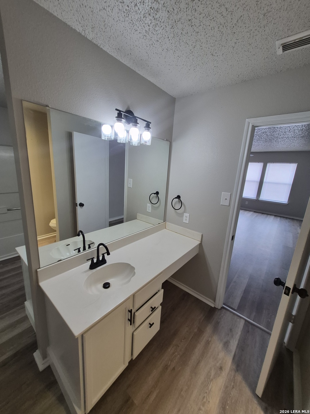 8043 Chestnut Manor Dr., Converse, TX 78109