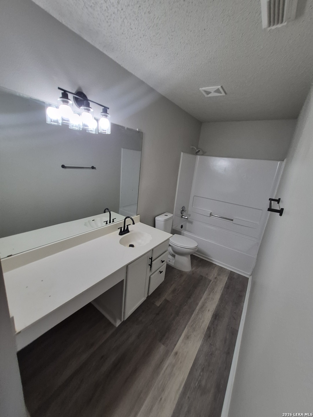 8043 Chestnut Manor Dr., Converse, TX 78109