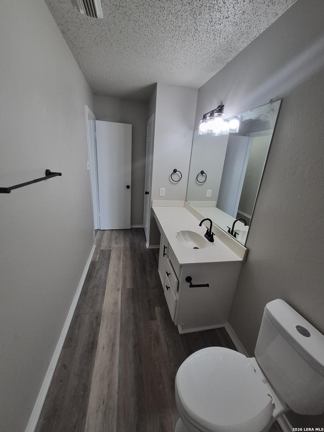 8043 Chestnut Manor Dr., Converse, TX 78109