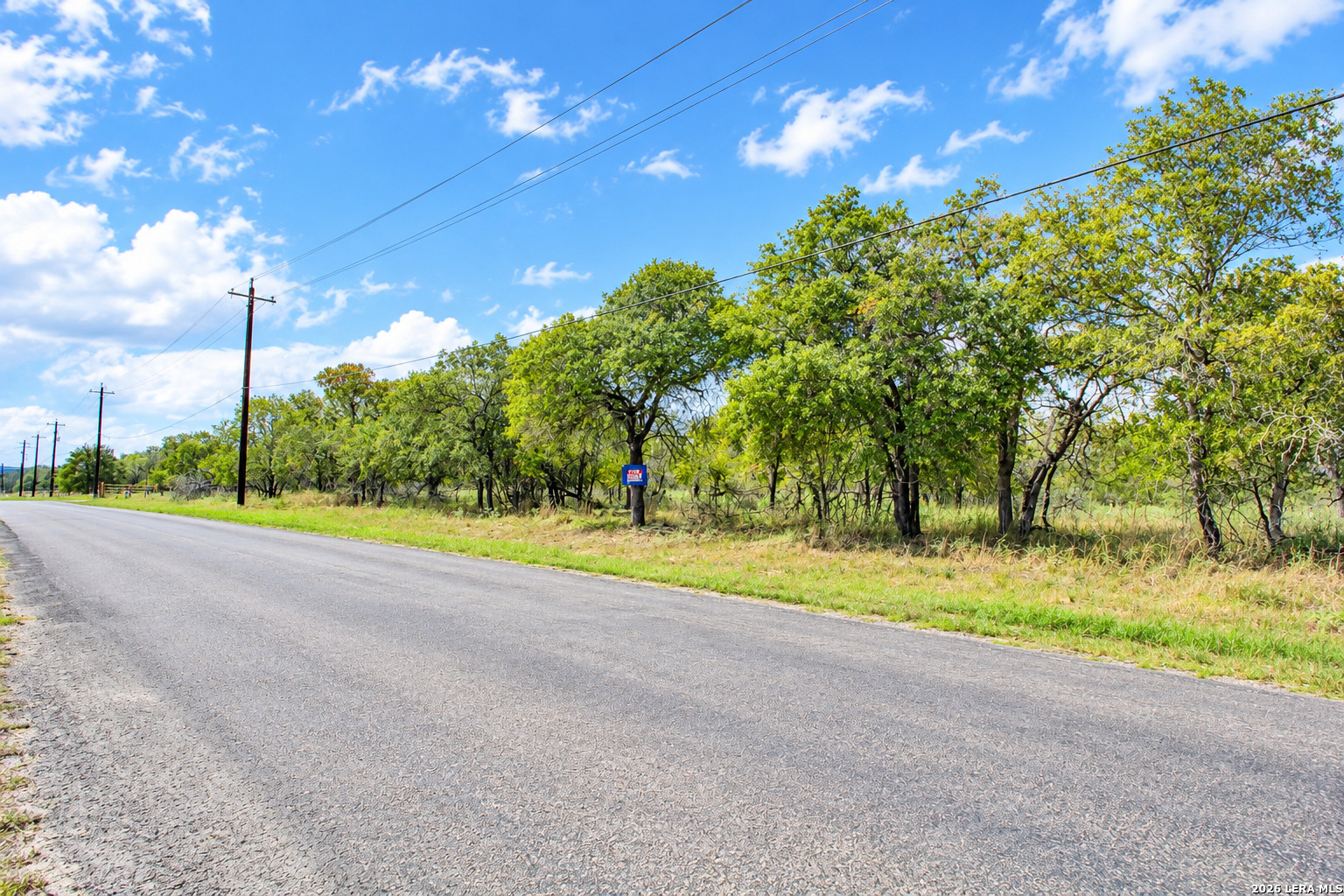 662 LIVE OAK DR, Adkins, TX 78101