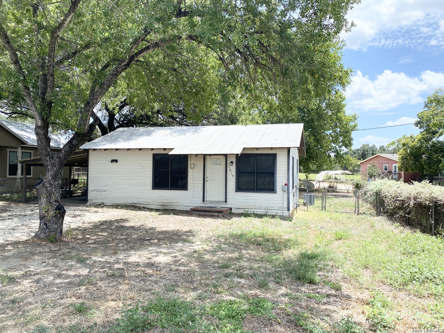 Property photo for 1810 E State Highway 97, Pleasanton, TX
