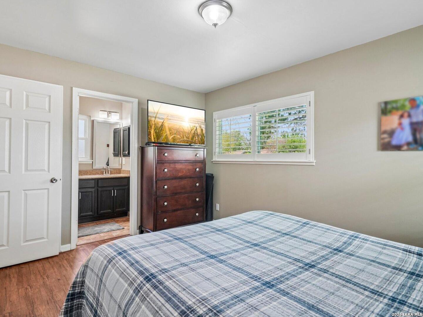 915 HORSESHOE TRL, Universal City, TX 78148