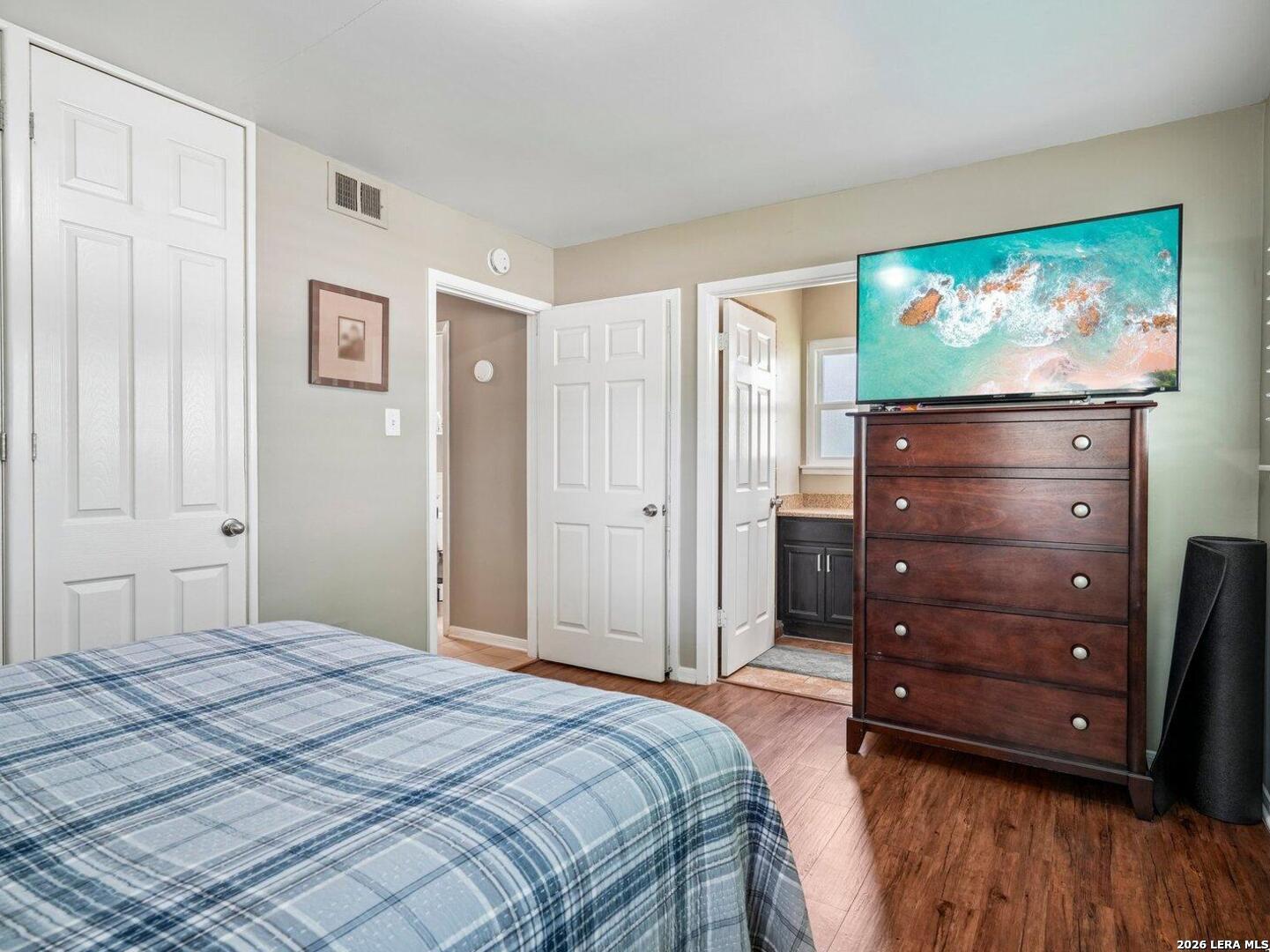 915 HORSESHOE TRL, Universal City, TX 78148