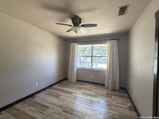 104 WESTWOOD LN, Kerrville, TX 78028