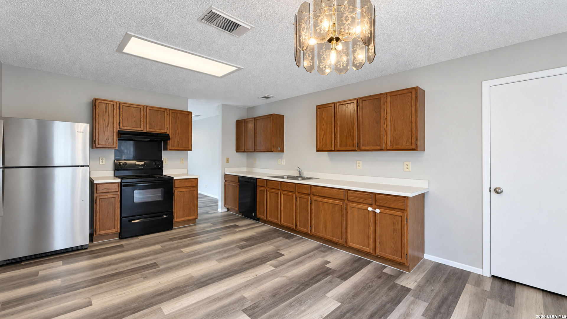8131 Brisbane, Converse, TX 78109