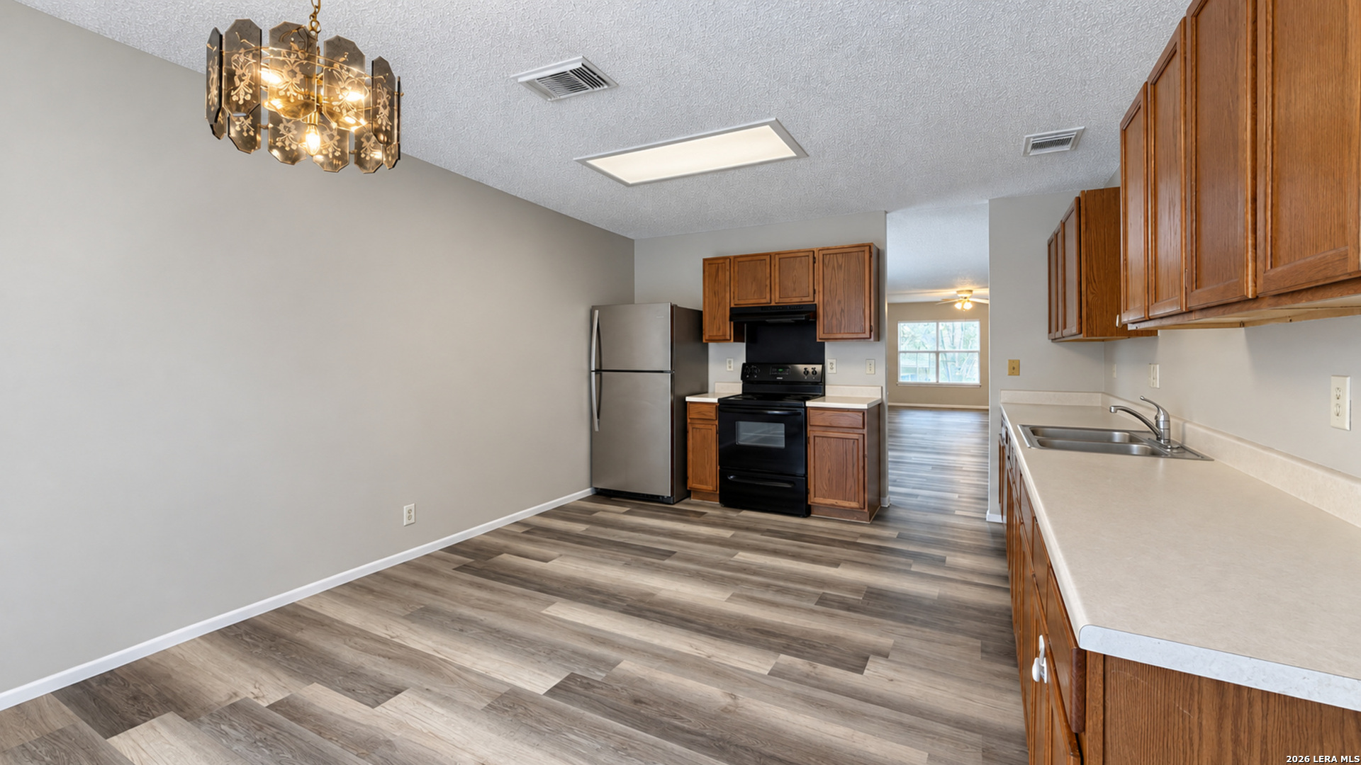 8131 Brisbane, Converse, TX 78109