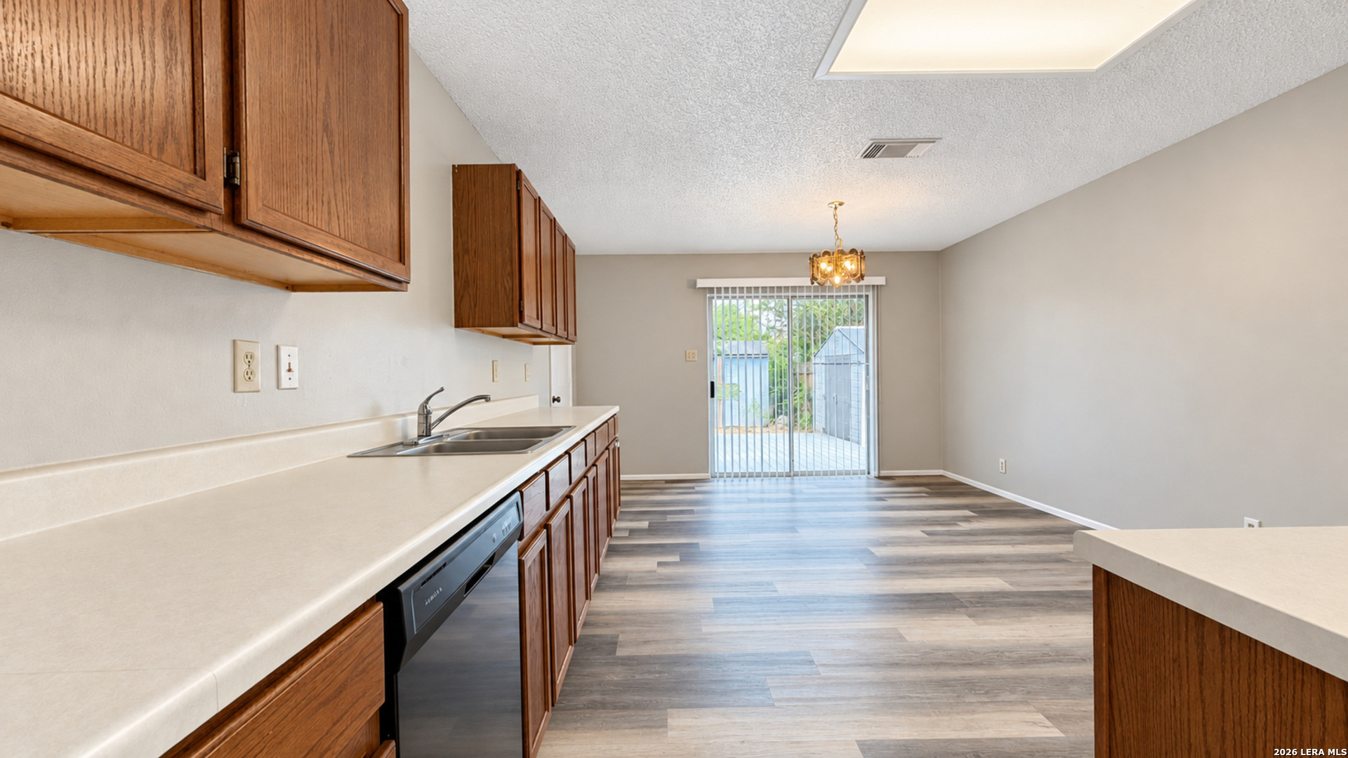 8131 Brisbane, Converse, TX 78109