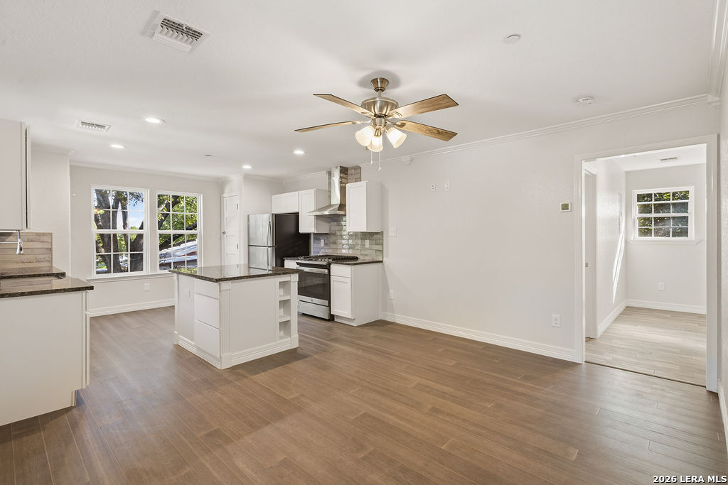 333 E Hafer, #200, San Antonio, TX 78214