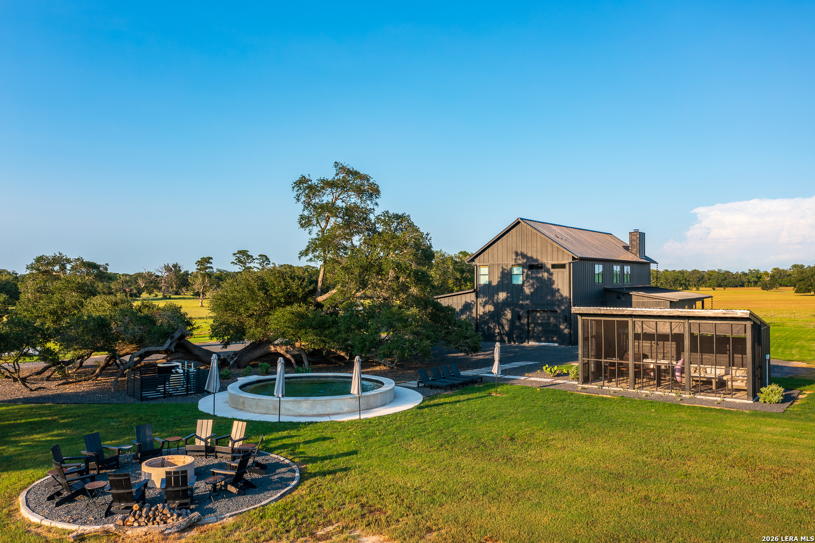 1071 private road 1090, Hallettsville, TX 77964