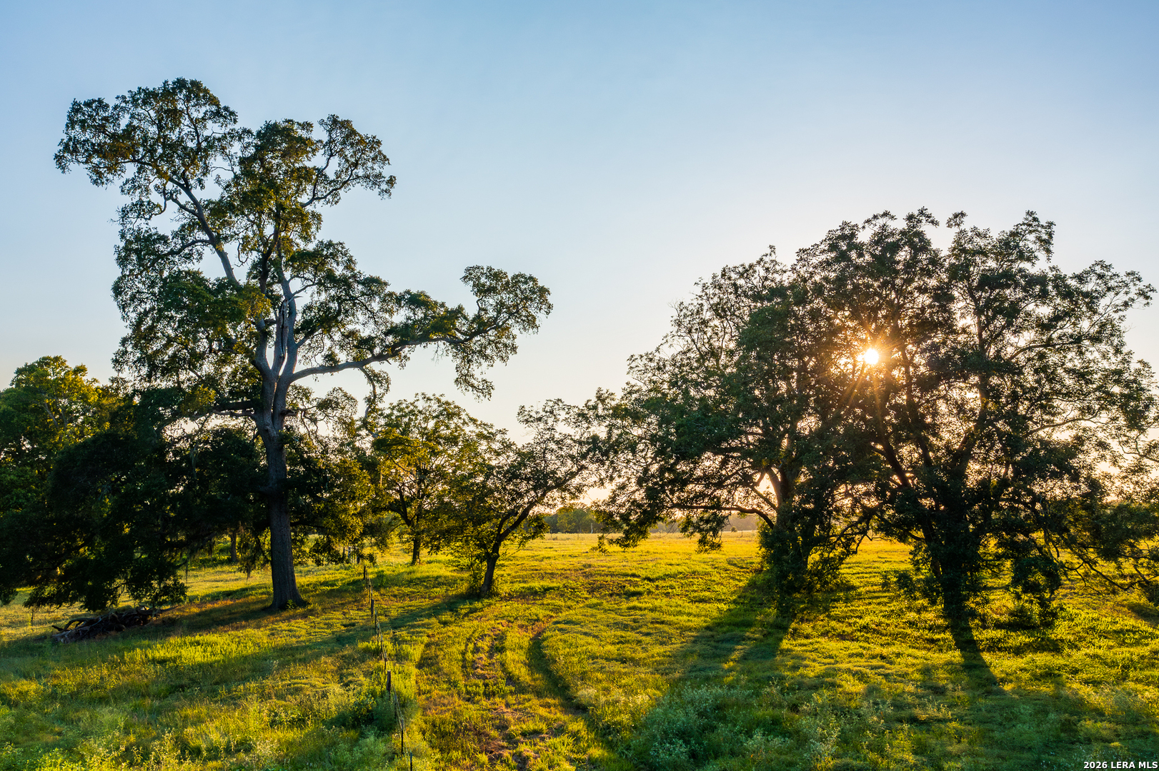 1071 private road 1090, Hallettsville, TX 77964