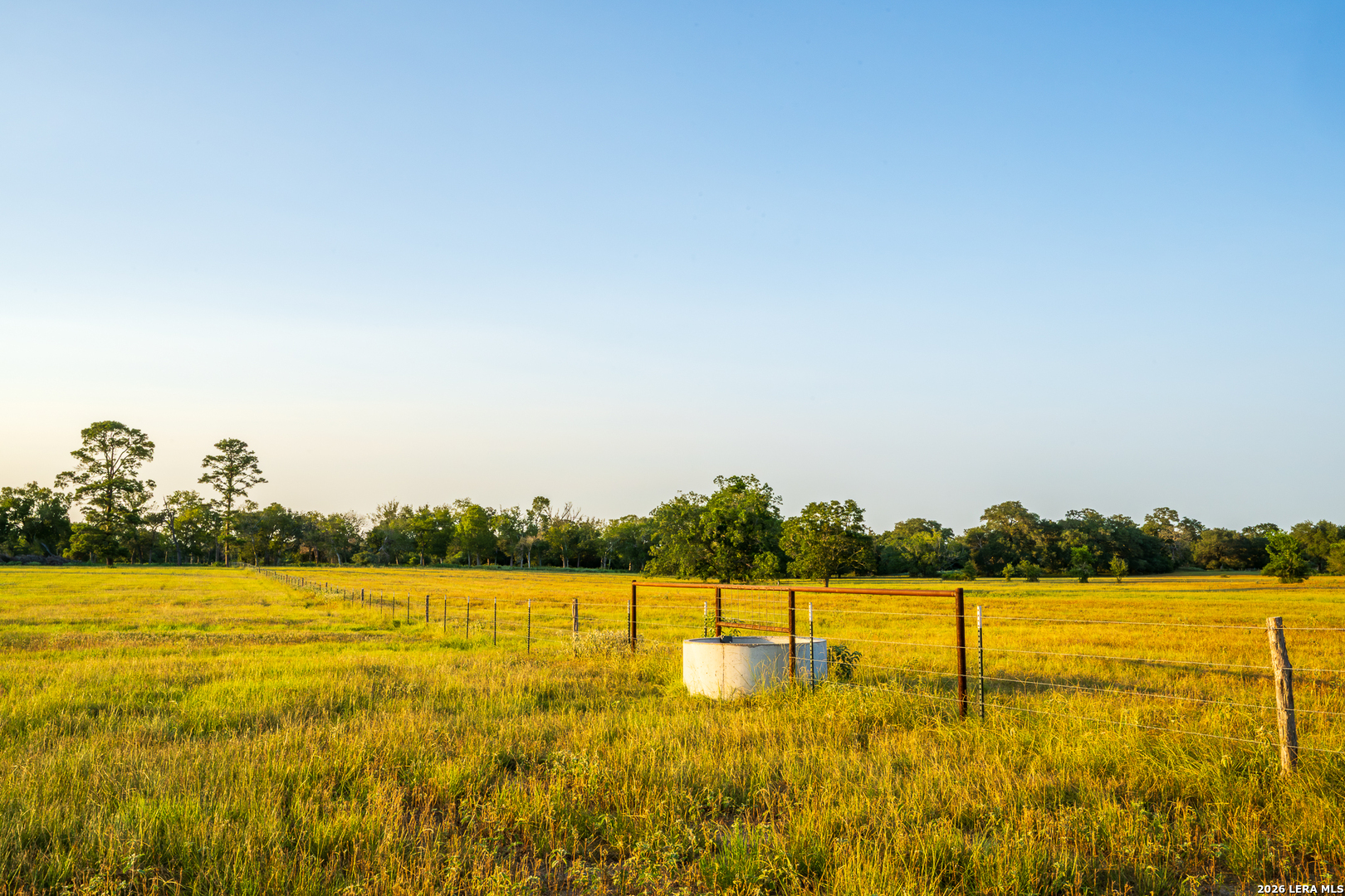 1071 private road 1090, Hallettsville, TX 77964