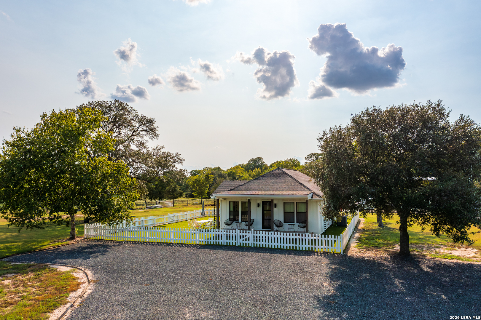 1071 private road 1090, Hallettsville, TX 77964