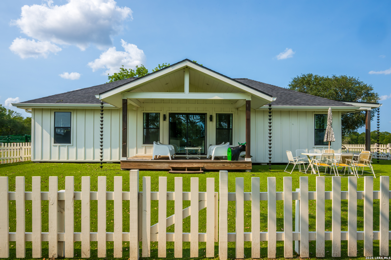1071 private road 1090, Hallettsville, TX 77964