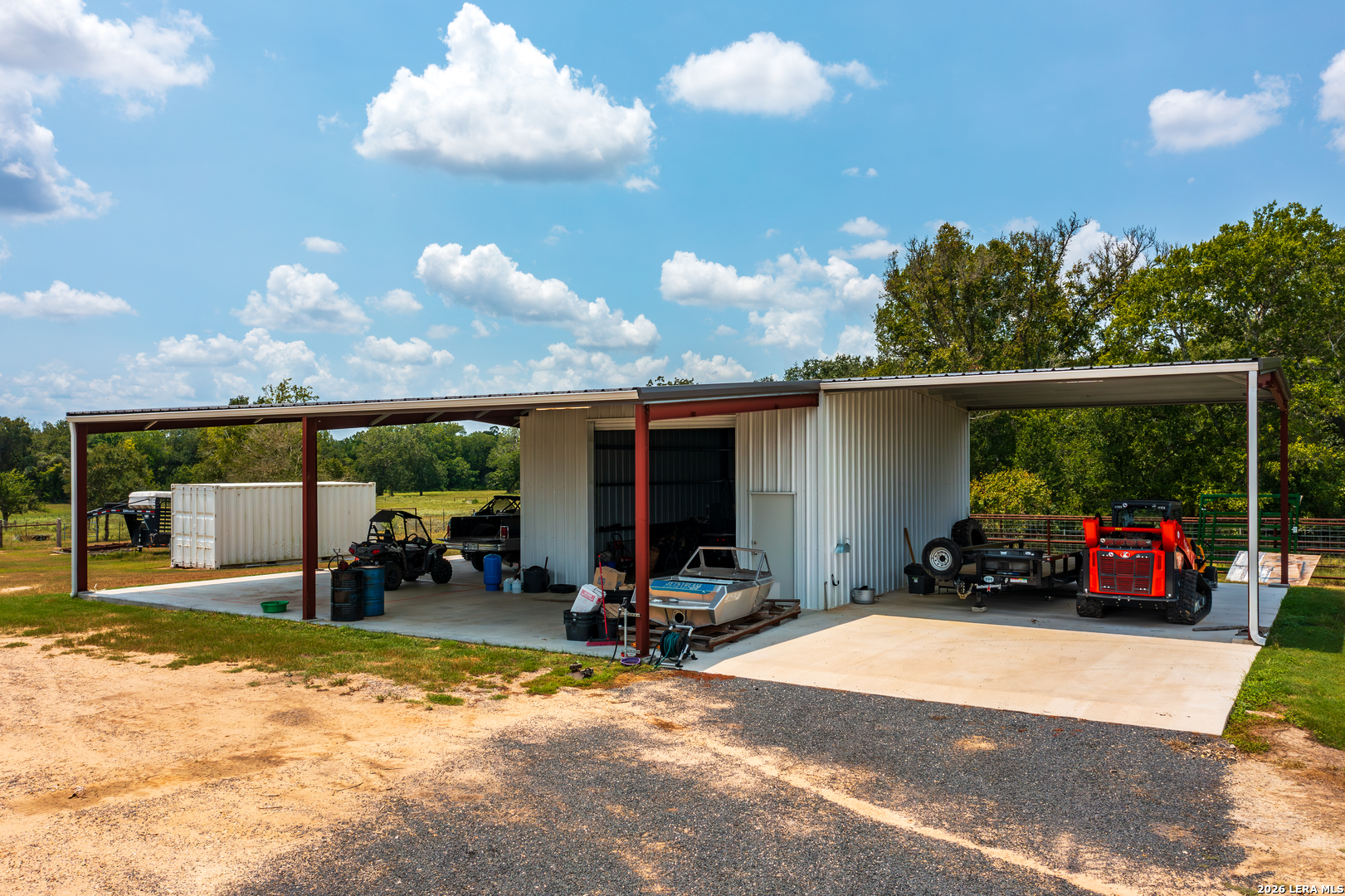 1071 private road 1090, Hallettsville, TX 77964