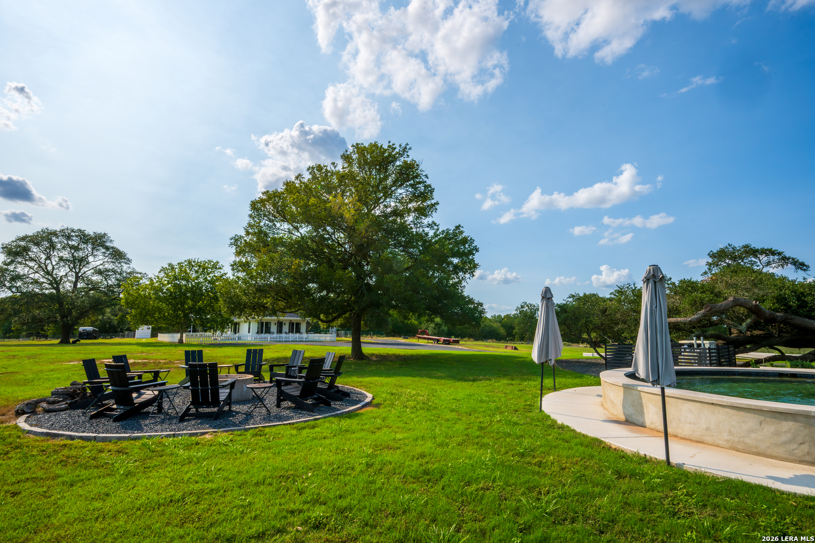 1071 private road 1090, Hallettsville, TX 77964