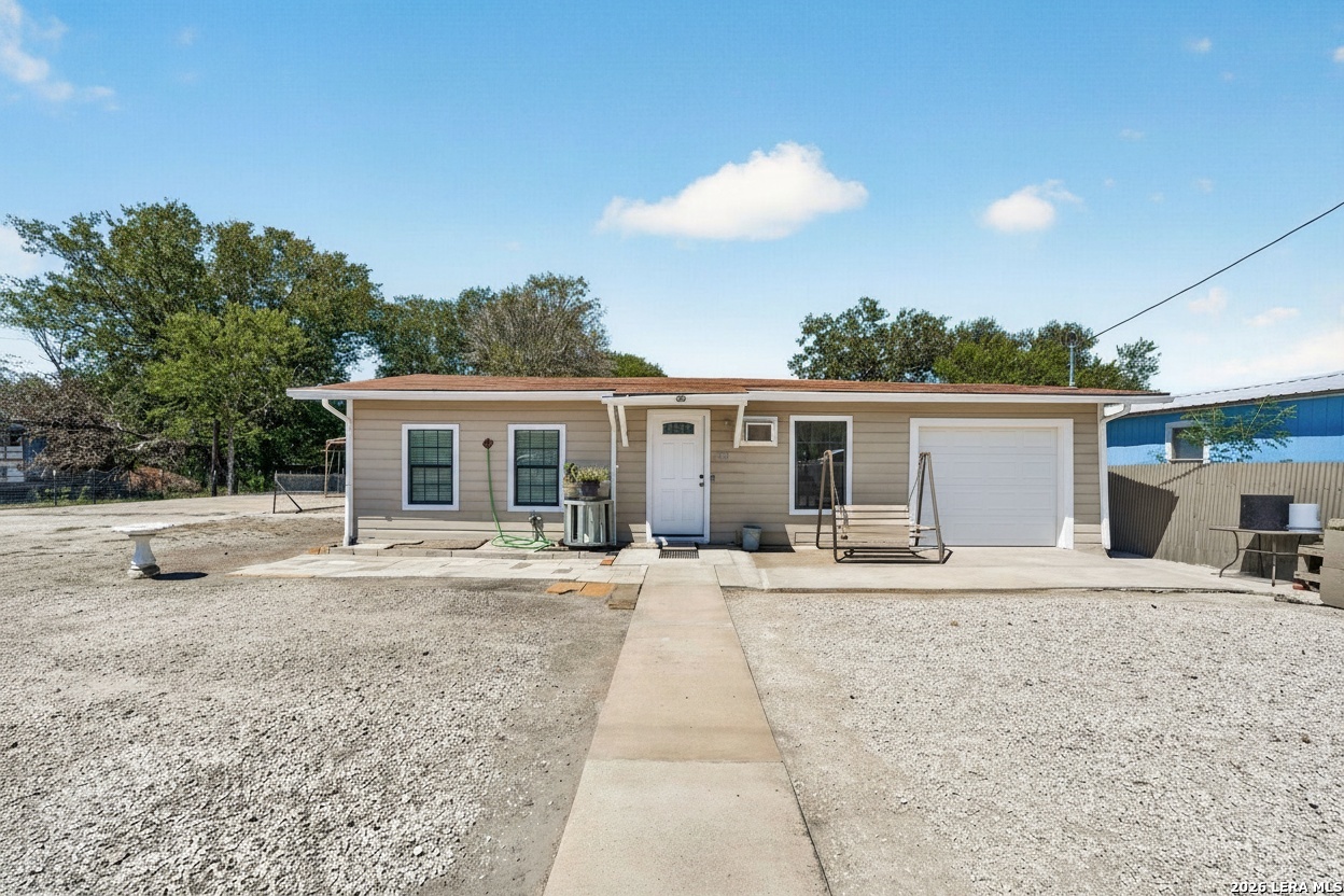 850 Fm 743, Kenedy, TX 78119