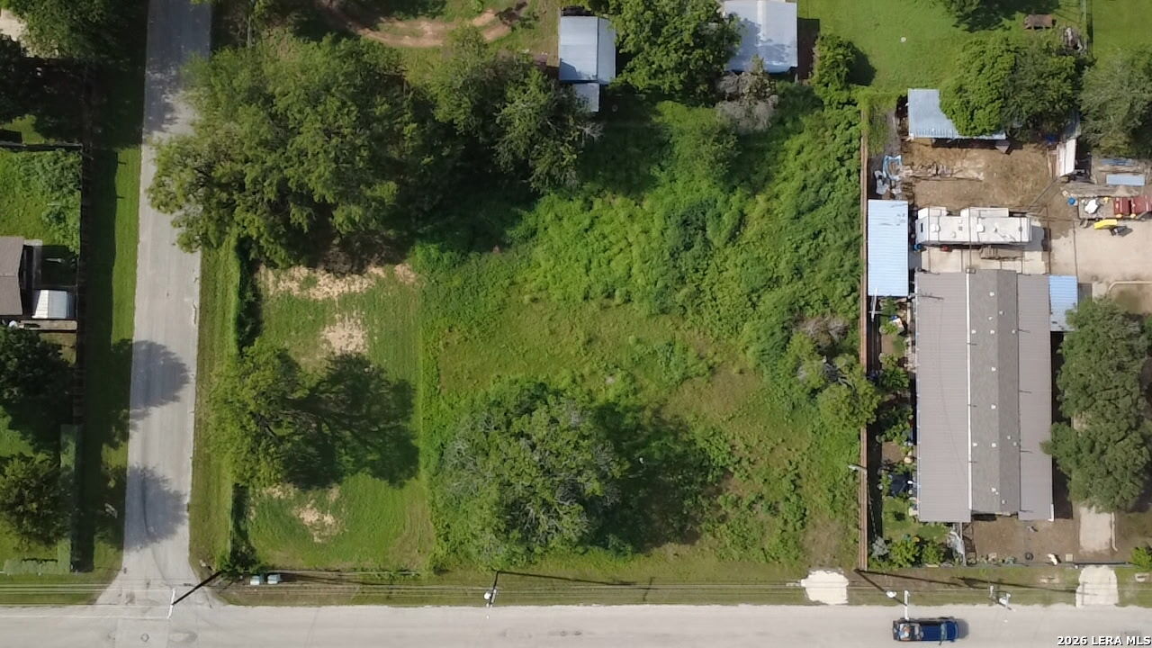 8119 W DIXON RD, Somerset, TX 78069
